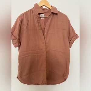 Aritzia (Wilfred Free) Sail Shortsleeve Shirt in S. Dulce Brown. Size Small